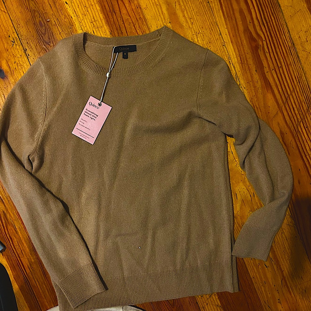 Never worn 💯 cashmere. Quince crewneck.